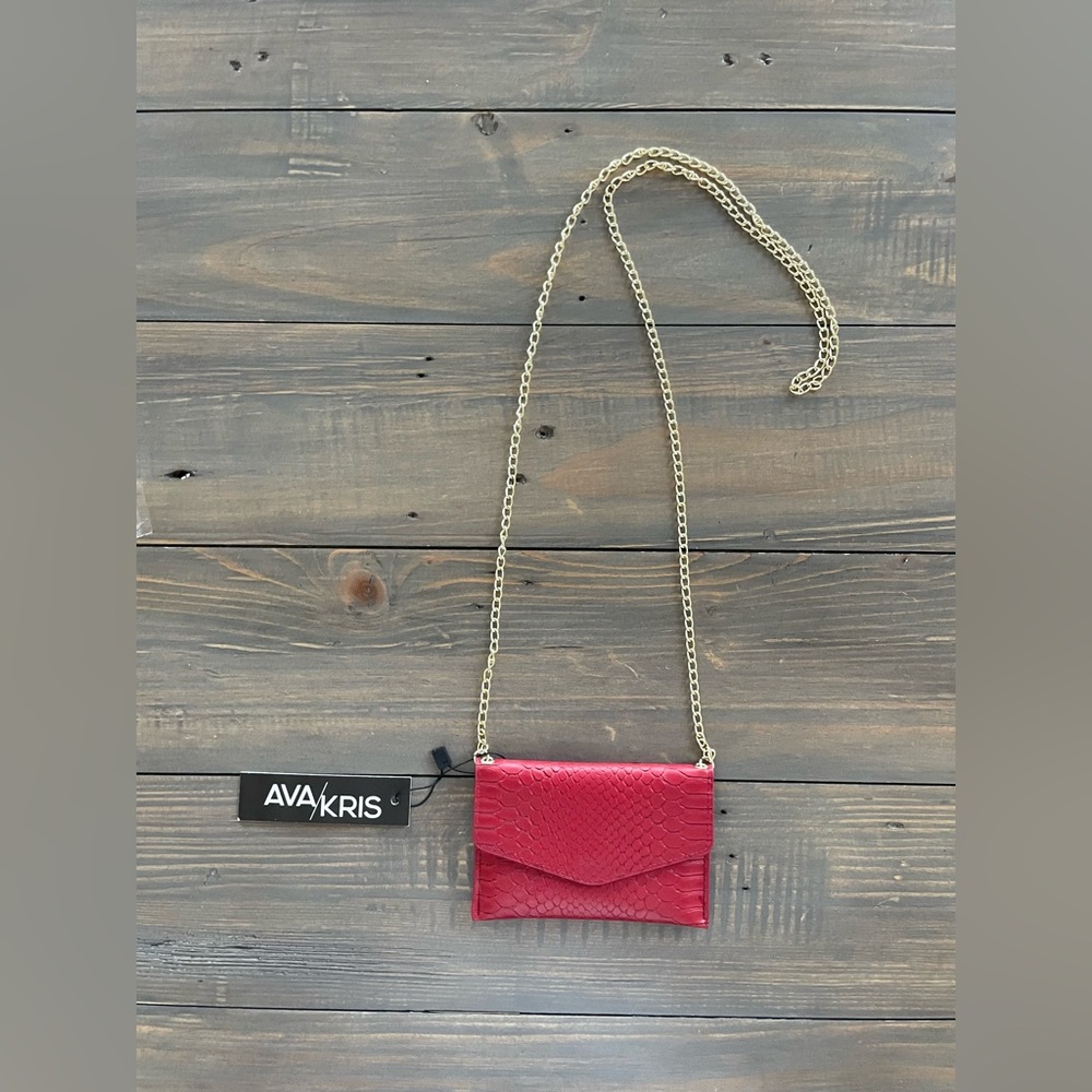 Ava Kris Small Crossbody card purse with chain. New with tags.